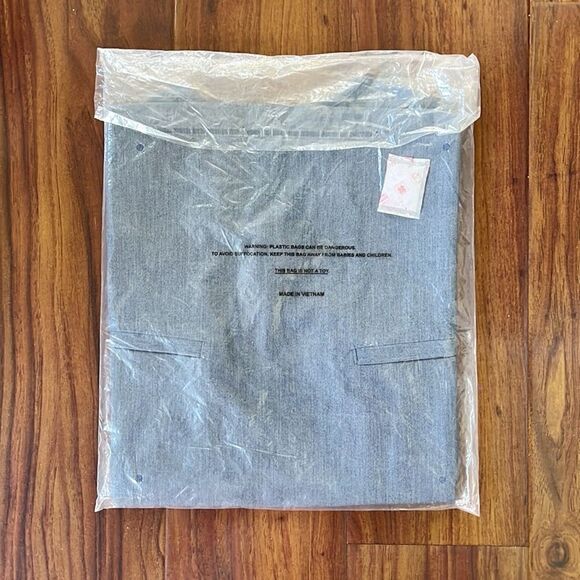 FIGS Casma Three Pocket V Neck Scrub Top - Picture 5 of 9